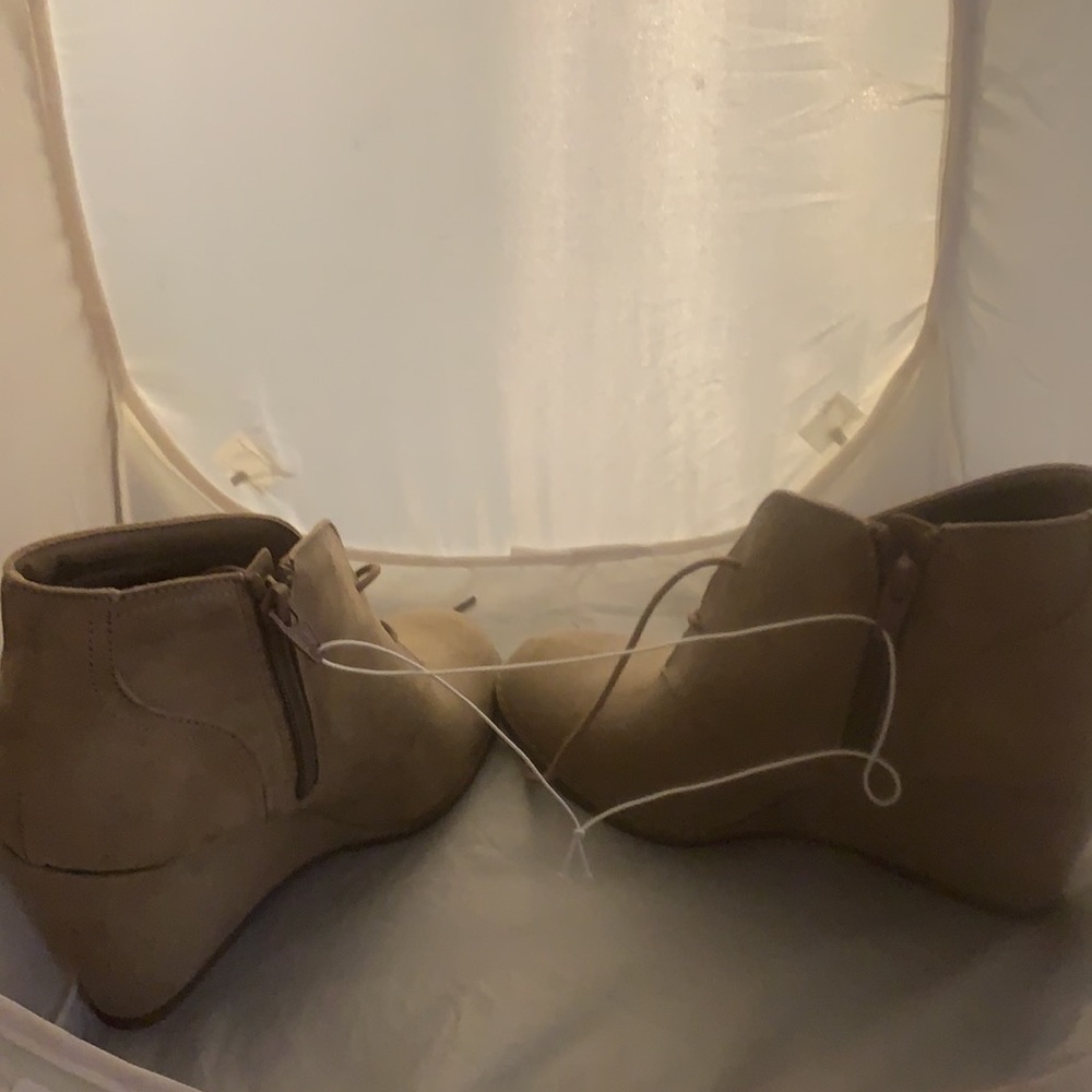 Women’s Size 10W Brown Suede Wedged Booties NEW - Picture 7 of 8